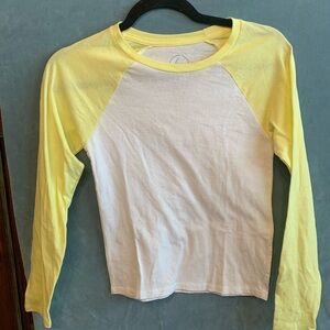 Women's NWOT  Yellow and White Long Sleeve Baseball Stlyle Tee size XS‎